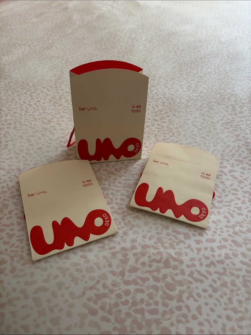 UNO DE50 Red & Cream Branded gift bag  Set
